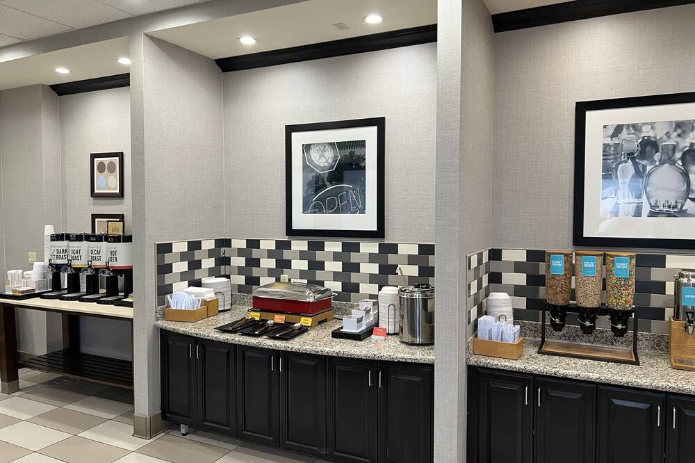 ハンプトン イン & スイーツ バーストウ 写真