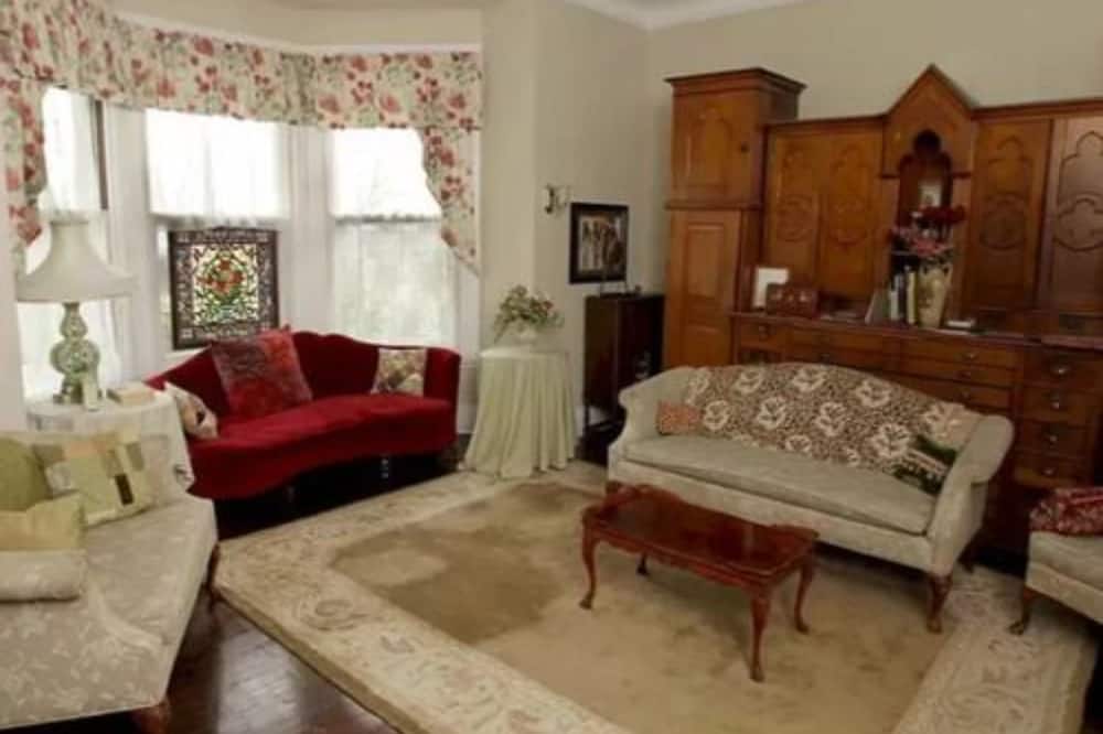 Six Acres Bed & Breakfast 写真