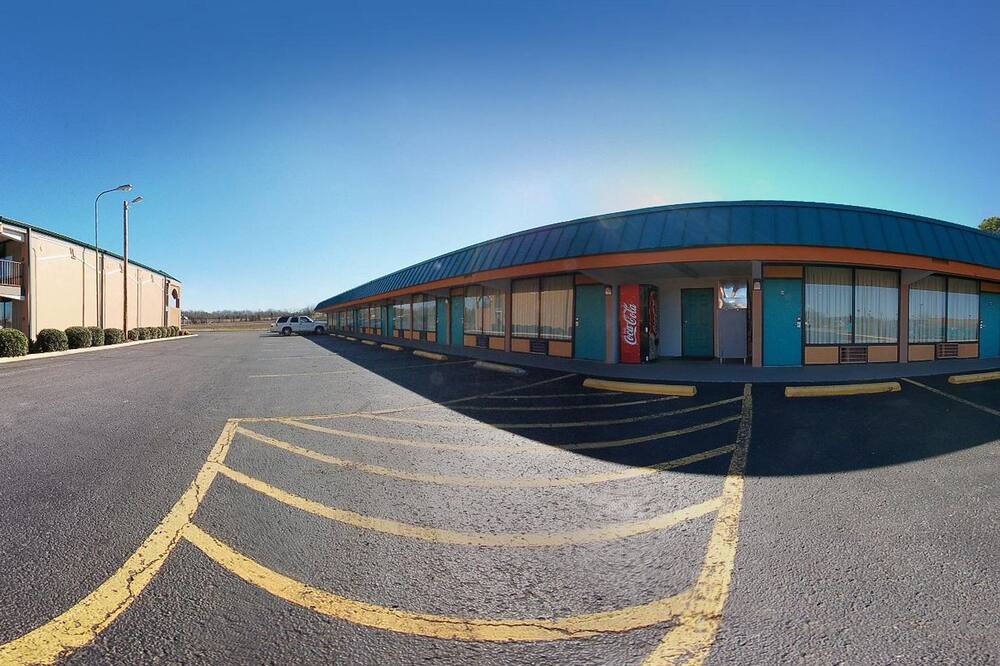 デイズ イン バイ ウィンダム ディクソン 写真