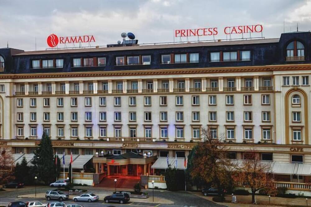 ラマダ バイ ウインダム プロウディフ トリモンティウム 写真