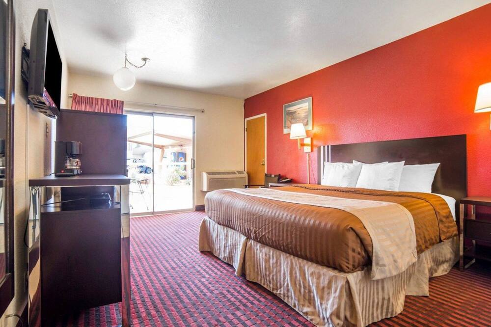 ロードウェイ イン アット レイク パウエル 写真