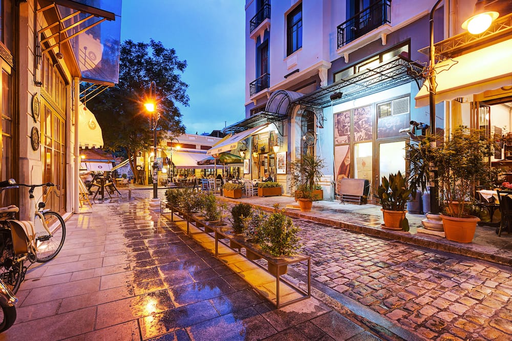 Colors Ladadika Central 写真