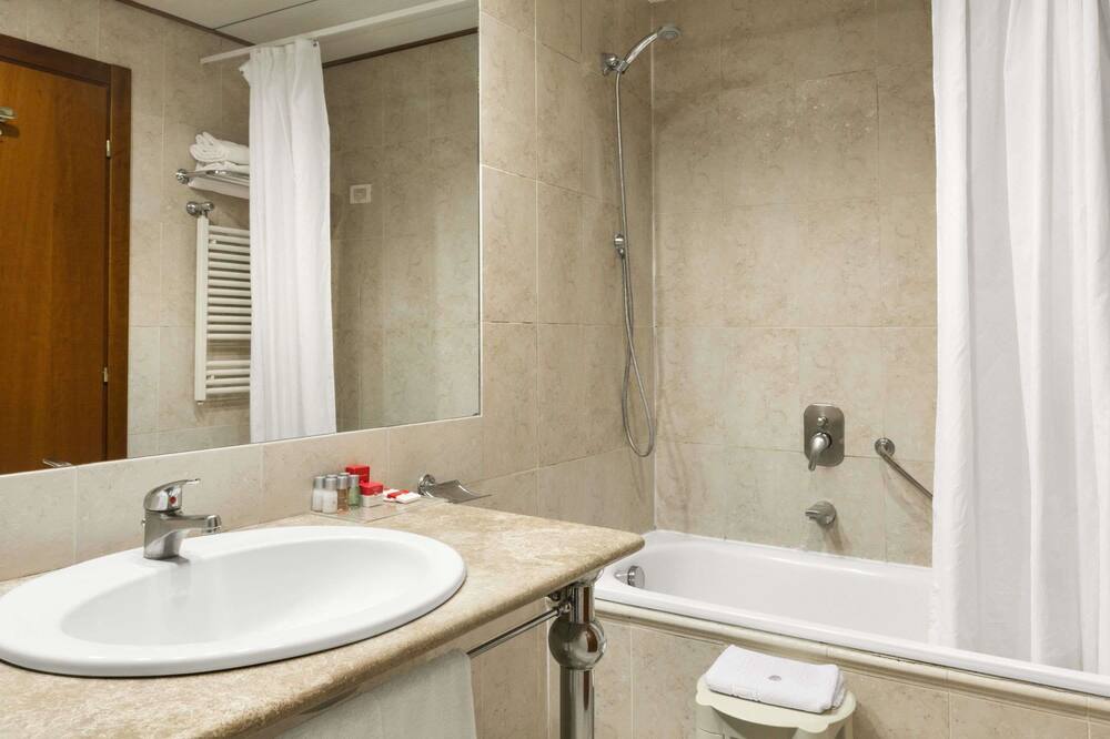 ラマダ ナポリズ シティ センター 写真