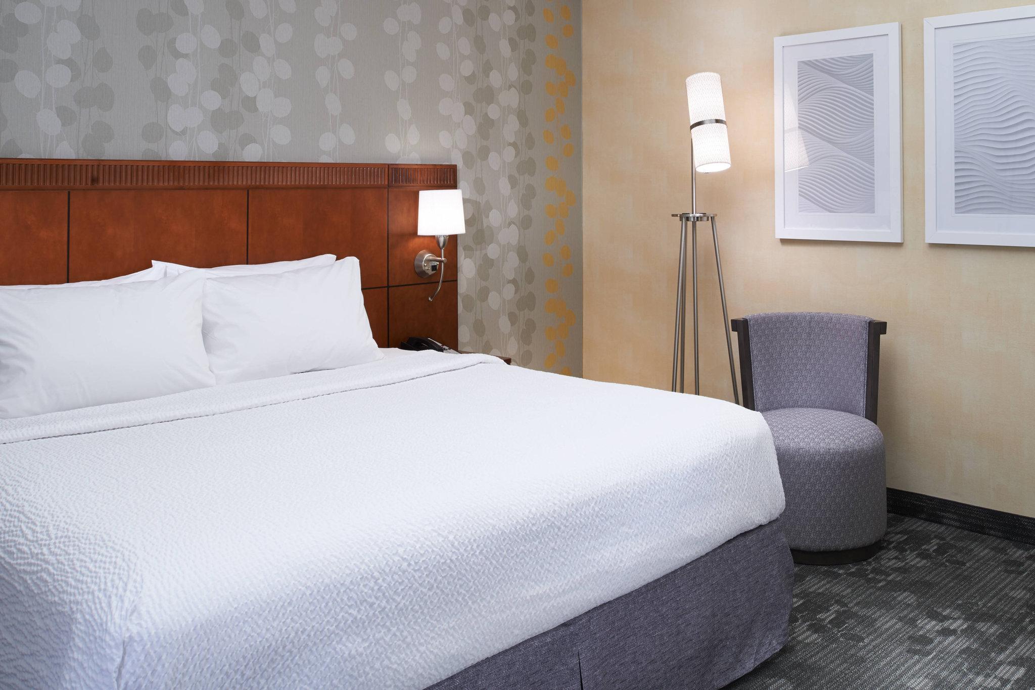 Courtyard by Marriott Detroit Dearborn 写真