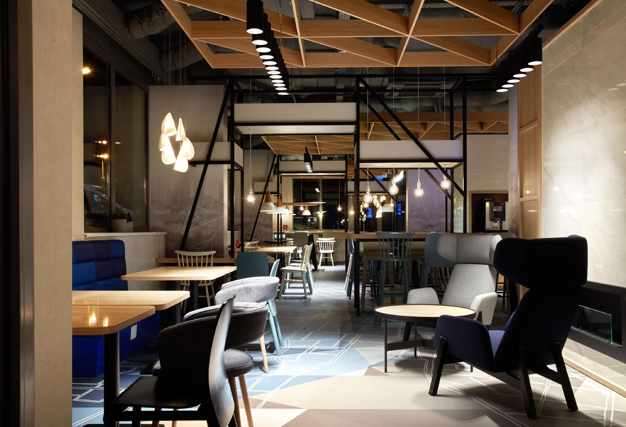 B&B HOTEL Warszawa-Okęcie 写真