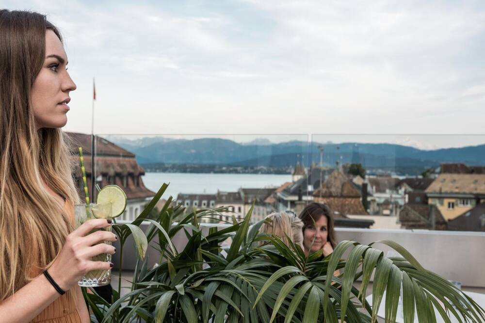 ベース ニヨン 写真