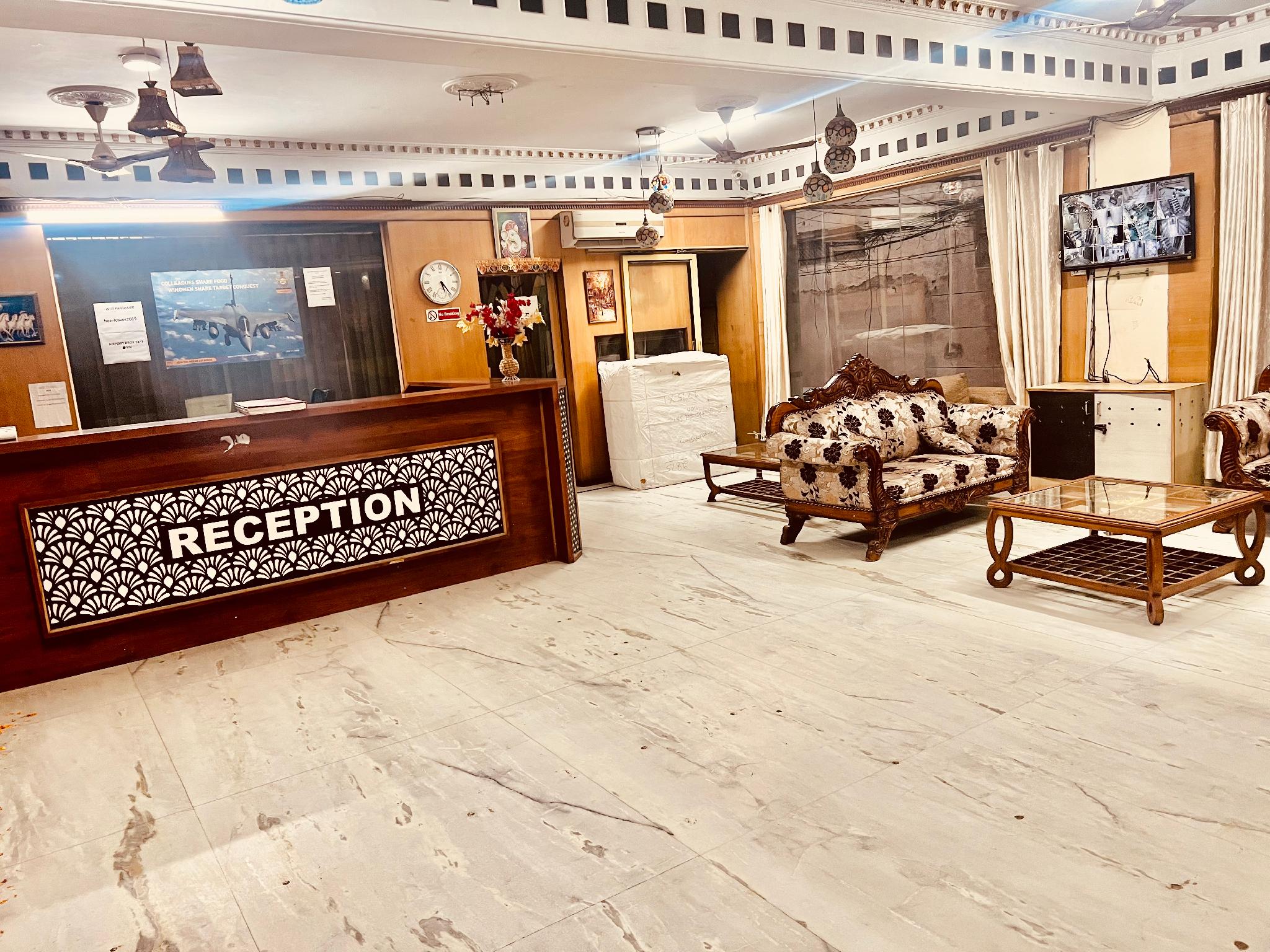 ホテル クローネ デリー ニア IGI エアポート デリー 写真