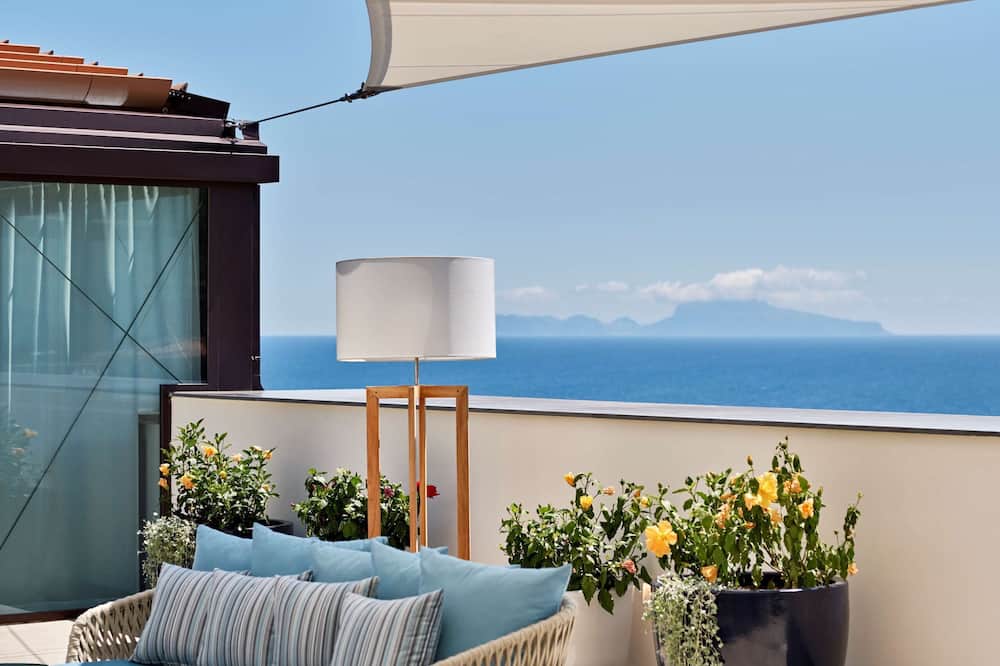 デ ボナート ナポリ キュリオ コレクション バイ ヒルトン 写真