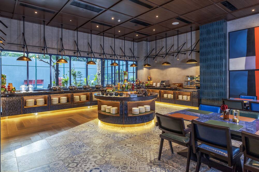 アシュリー トゥグ タニ メンテング 写真