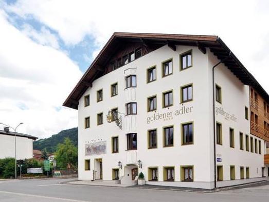 ホテル ゴールデナー アドラー ヴァッテンス 写真