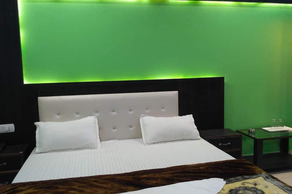 ホテル ウトゥサヴ レジデンシー 写真