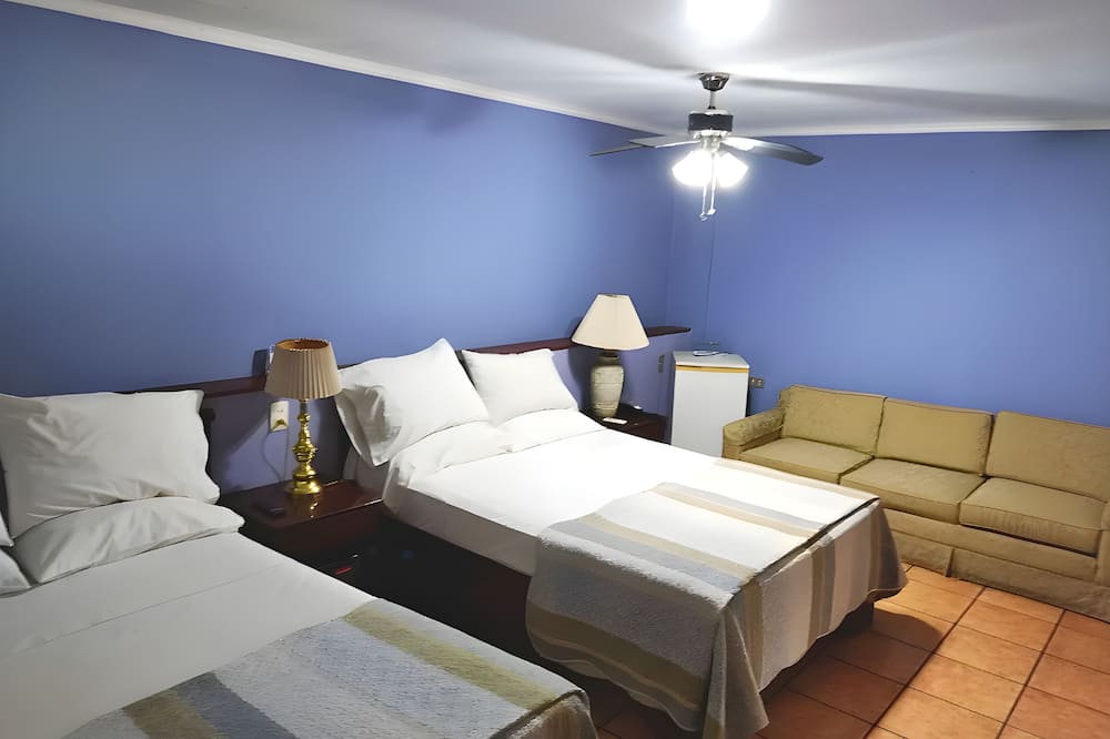 Hotel Puerta del Sol 写真