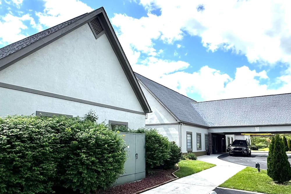 デラックス イン ワイスビル 写真