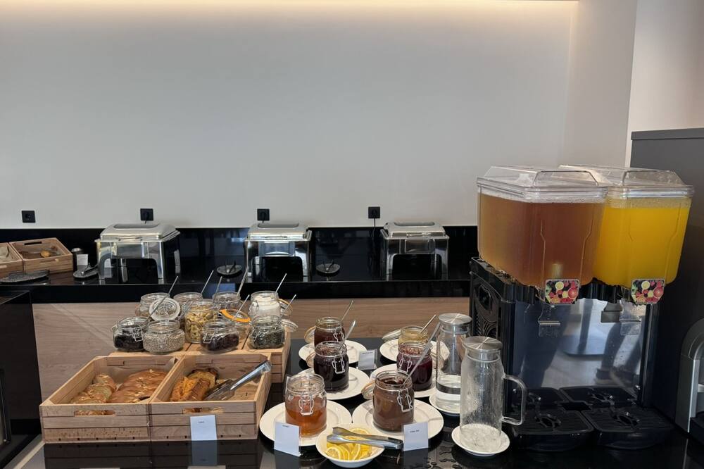 Hotel Angela Suites & Lobby 写真