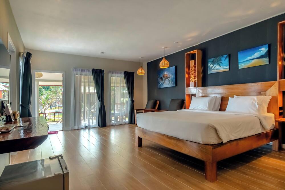 クリスタル ベイ ヨット クラブ ビーチ リゾート 写真