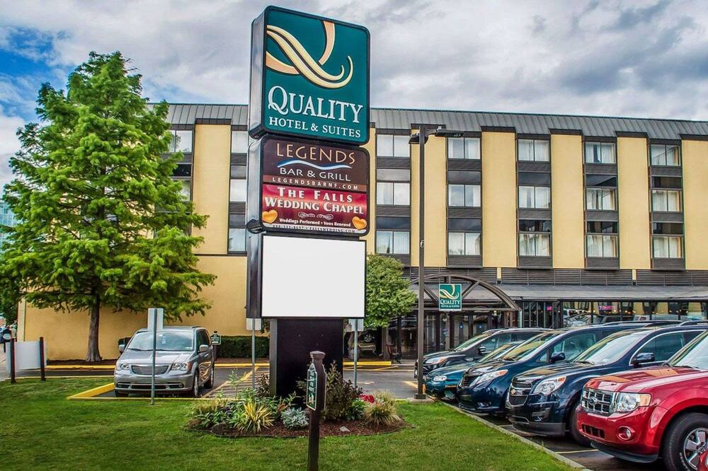 クオリティ ホテル & スイーツ アット ザ フォールズ 写真