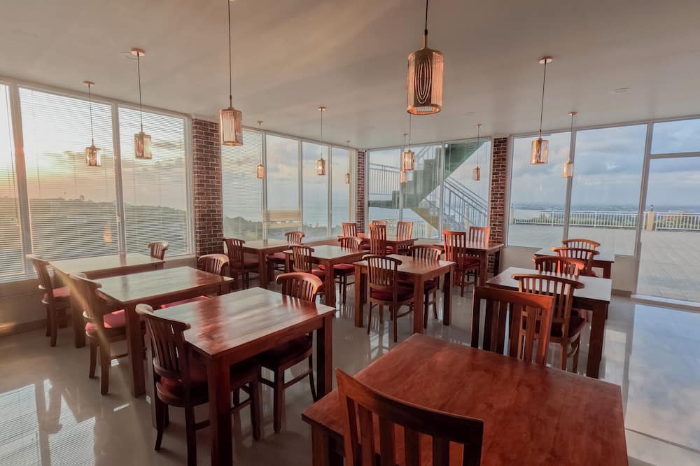 ザ パンダン サリ ホテル 写真