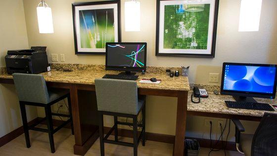 ステイブリッジ スイーツ レキシントン バイ IHG 写真