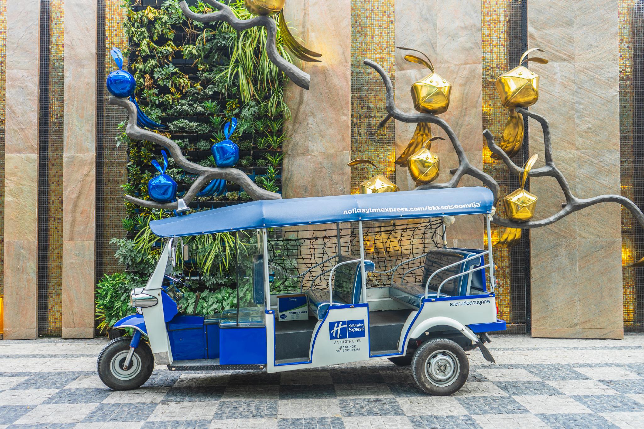 ホリデイ イン エクスプレス バンコク ソイ スーンウィチャイ バイ IHG 写真