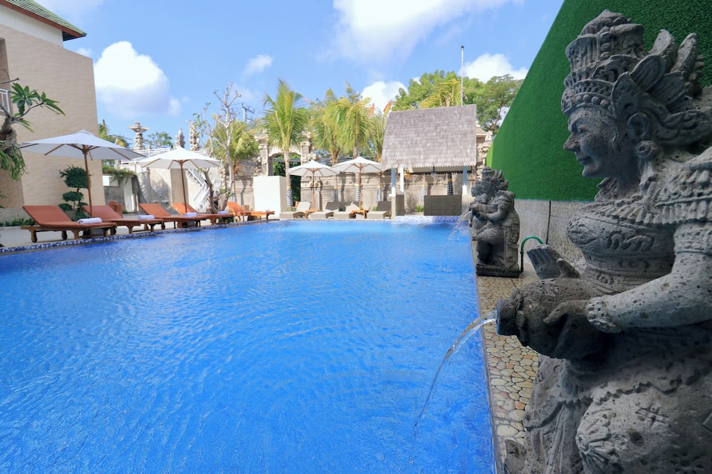 ザ パンダン サリ ホテル 写真