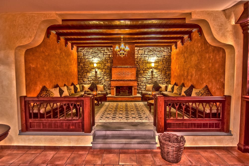 ホテル ドウピアニ ハウス 写真