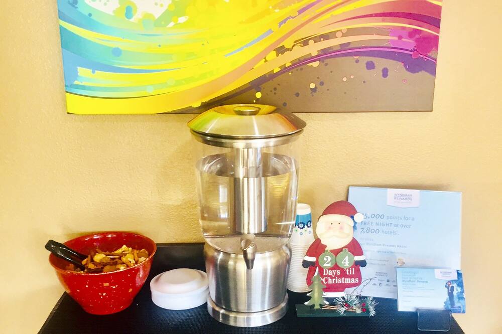 スーパー 8 バイ ウィンダム ラドクリフ フォート ノックス エリア 写真