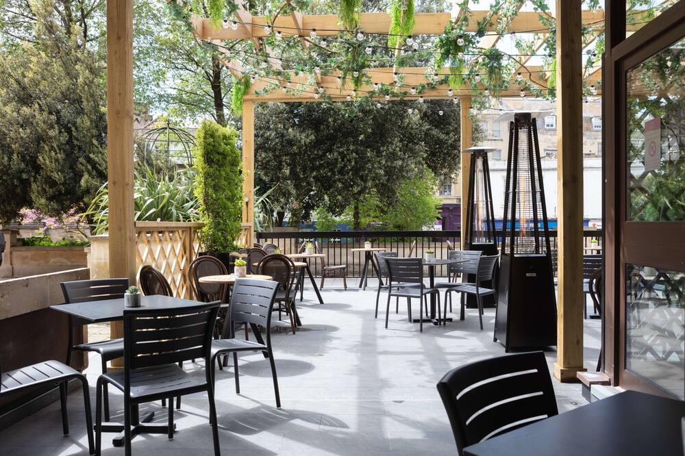 ダブルツリー バイ ヒルトン バース 写真