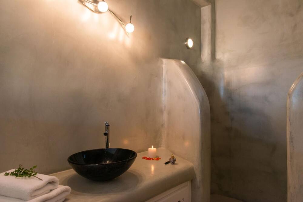 アエリア バイ エルテオン 写真