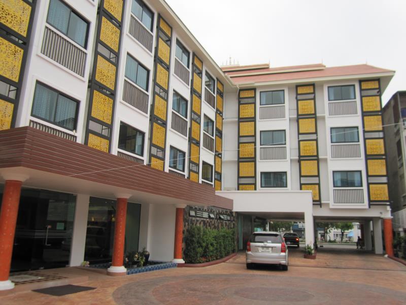 ワンブラパ グランド ホテル 写真