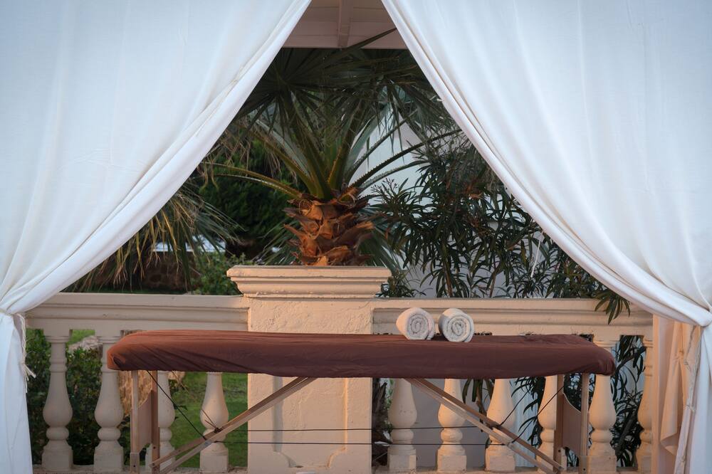 ノトス ハイツ ホテル & スイーツ 写真