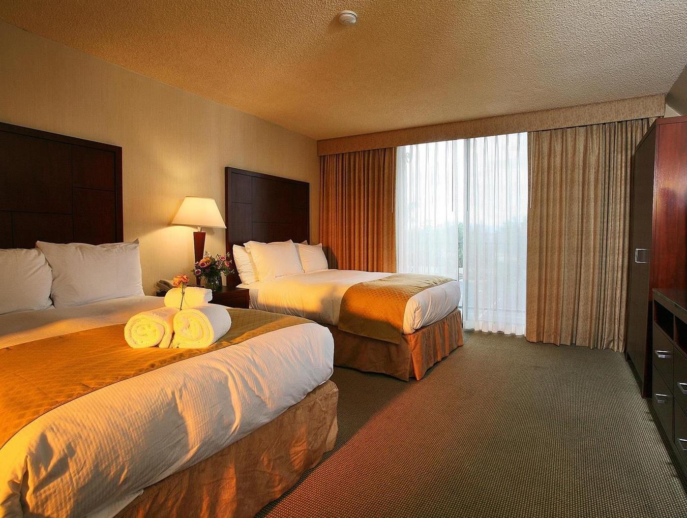 ダブルツリー スイーツ バイ ヒルトン トゥクソン エアポート 写真