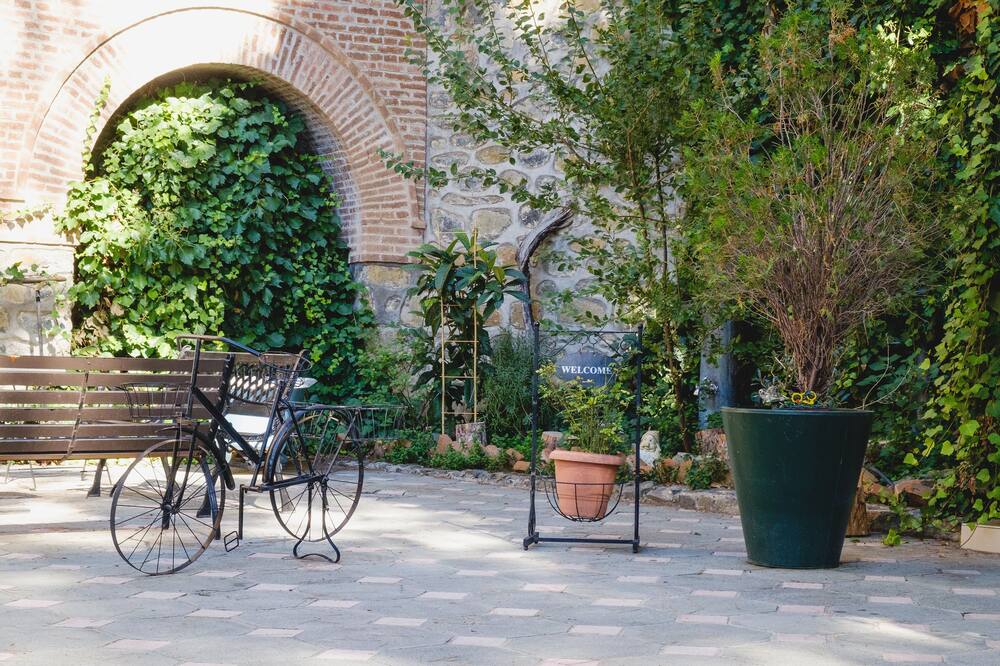 New Helvetia Historic Hotel 写真