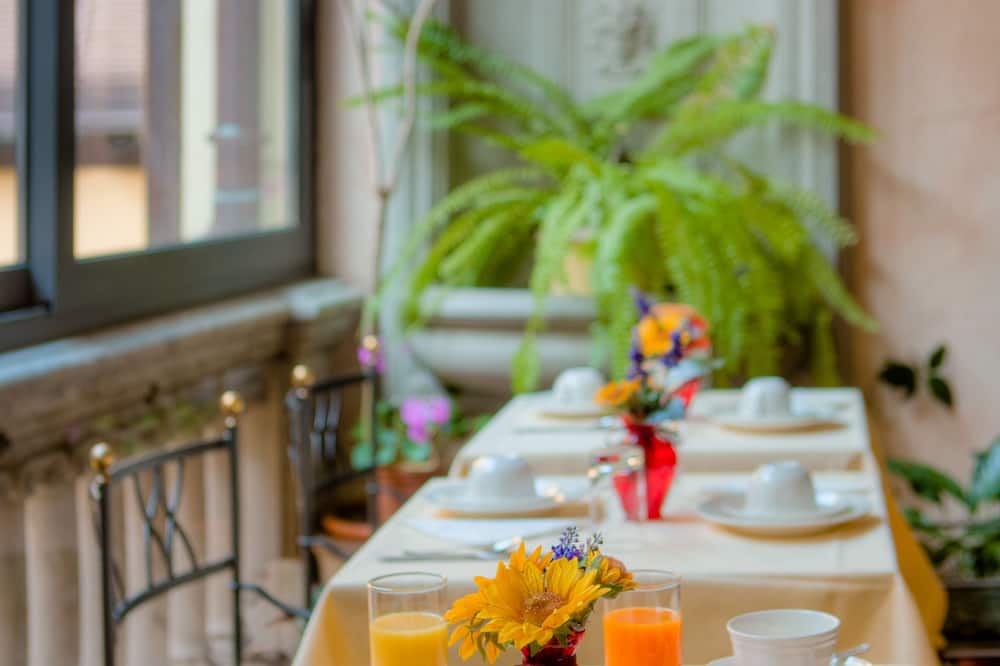 ホテル トッレ グエルファ パラッゾ アッチャイウオリ 写真