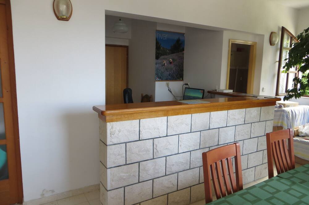 アパートメンツ アンド ルームズ ロゴシック 写真