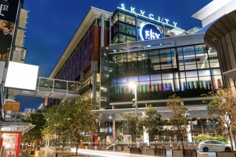 クエスト オン クイーン 写真