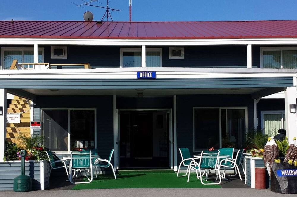 コロニアル イン エルスワース 写真