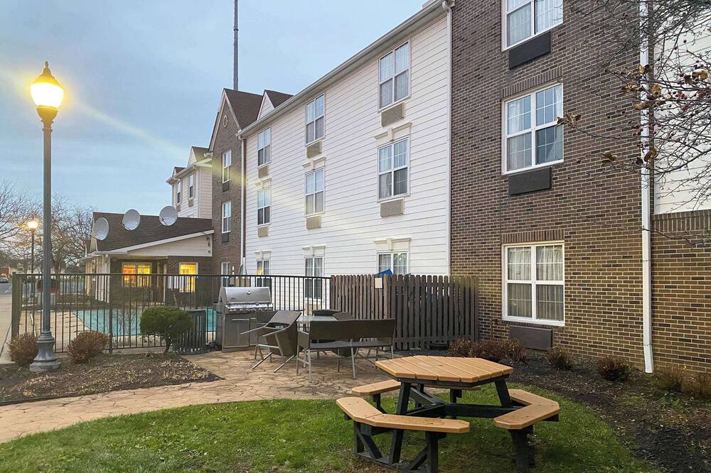 メインステイ スイーツ ミドルバーグ ハイツ クリーブランド エアポート 写真