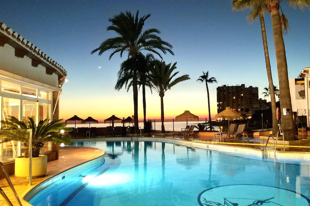 マクドナルド ドナ ローラ クラブ 写真