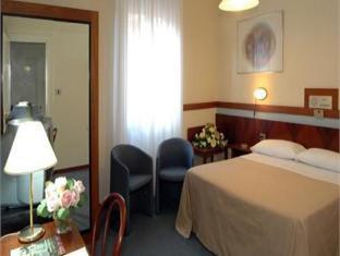 ホテル チェントラーレ バイロン 写真