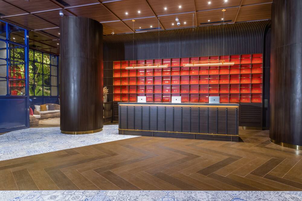 アシュリー トゥグ タニ メンテング 写真