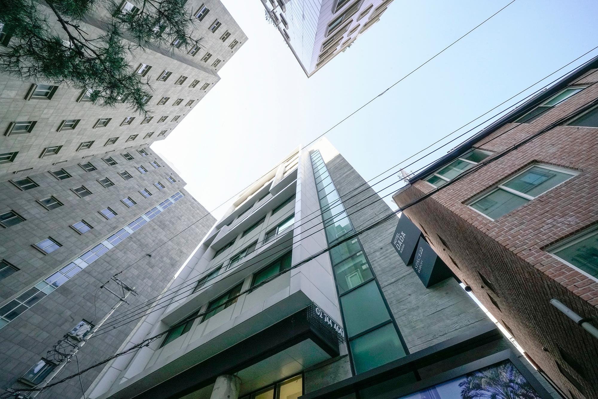 ホテル ダダ インサドン 写真