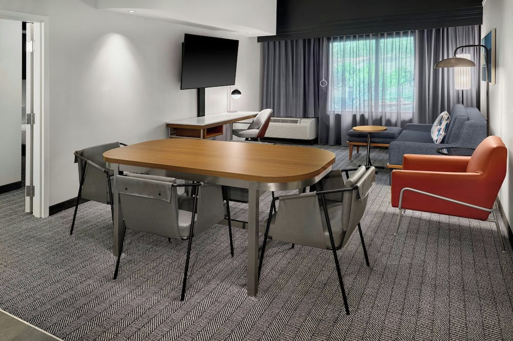 Courtyard by Marriott Kansas City Shawnee 写真