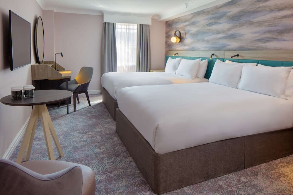 ダブルツリー バイ ヒルトン バース 写真