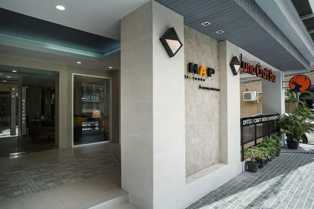 ハップ アット サトーン ホテル 写真