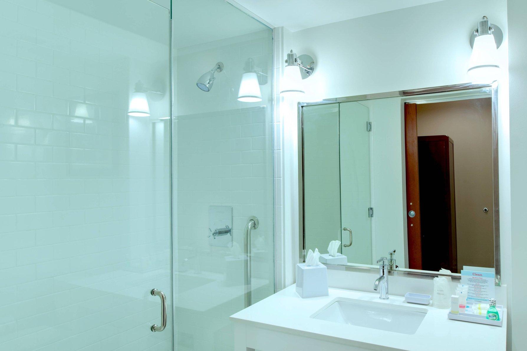 フォー ポインツ バイ シェラトン オクラホマ シティ クエール スプリングス 写真