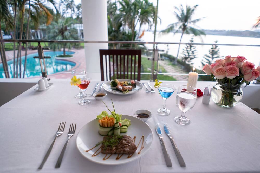 センチュリー リバーサイド ホテル フエ 写真