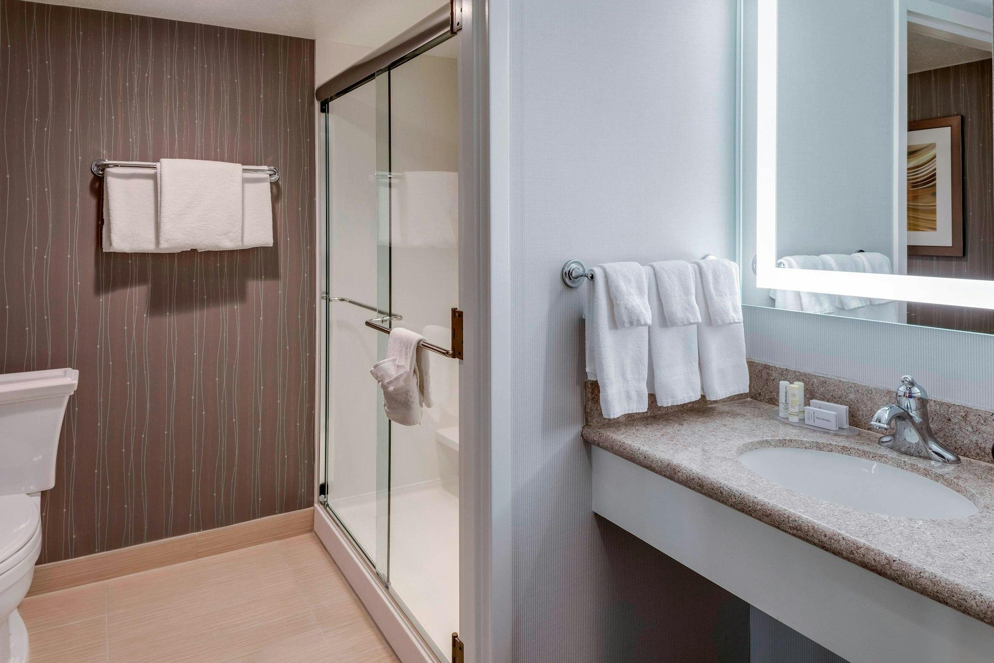 Courtyard by Marriott Portsmouth 写真
