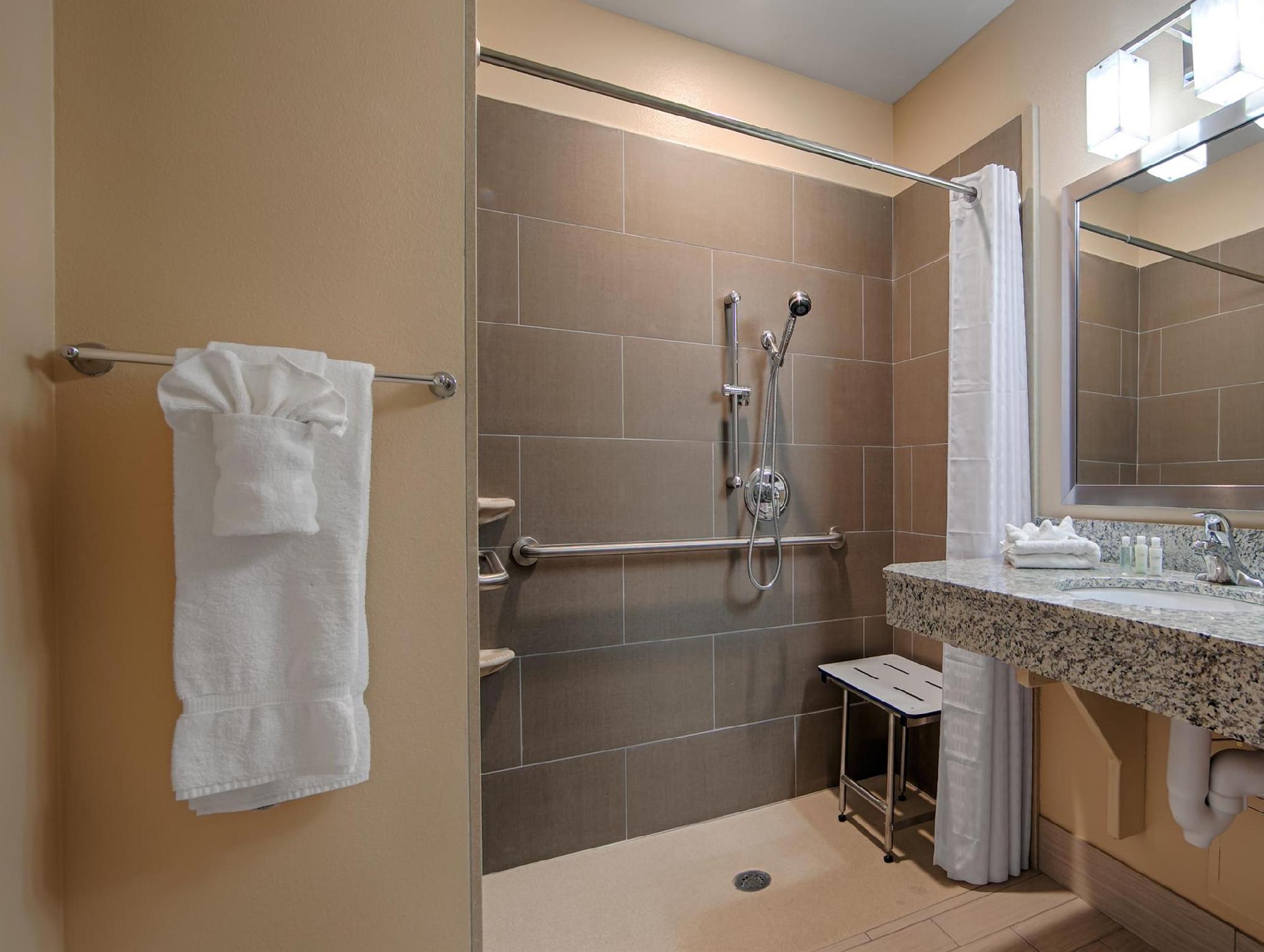 ウィンダム ガーデン ランカスター CA 写真