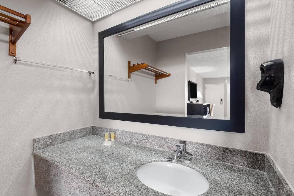 スーパー 8 バイ ウィンダム ブルズ ギャップ グリーンビル エリア 写真