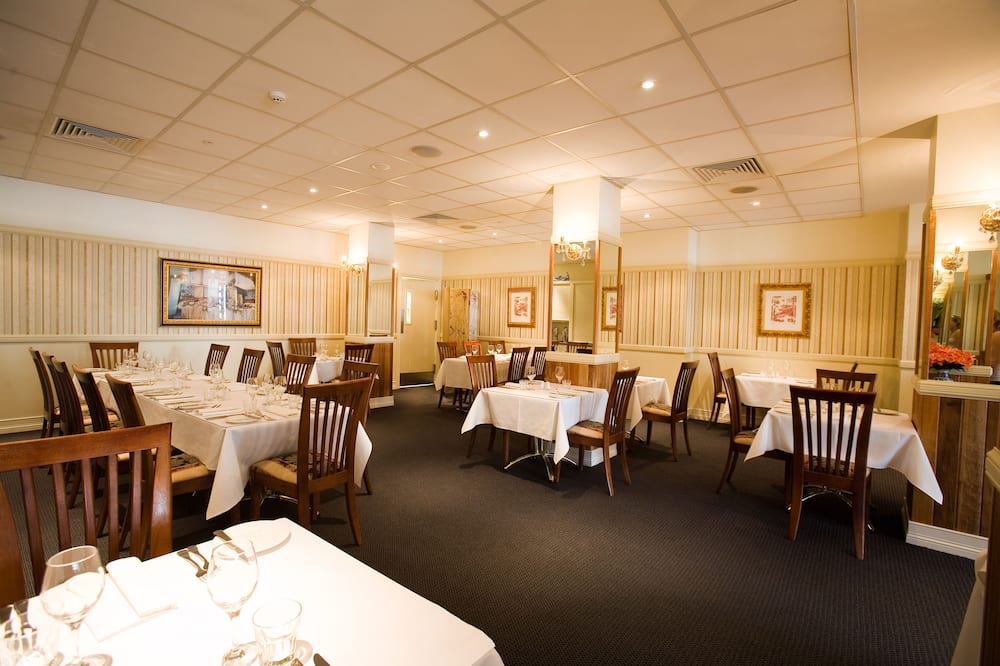 Redearth Hotel 写真